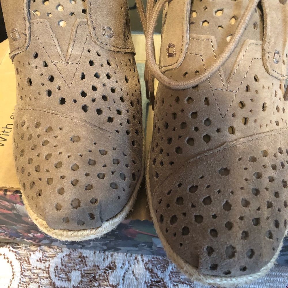 Tom’s wedge heel lace up 8